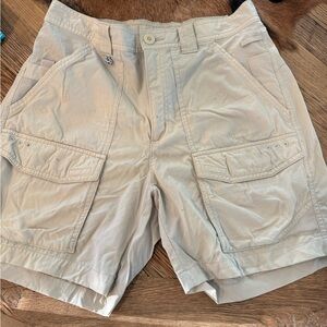 Columbia PFG fishing shorts size small 6L.